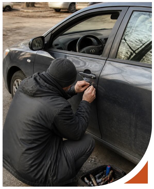 Профессиональное вскрытие автомобиля Тойота без повреждений в Новошахтинске